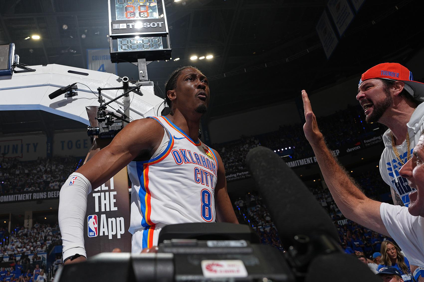 新时代皮蓬？杰伦威再度进化 亚历山大从体能枯竭到2战66分得谢他