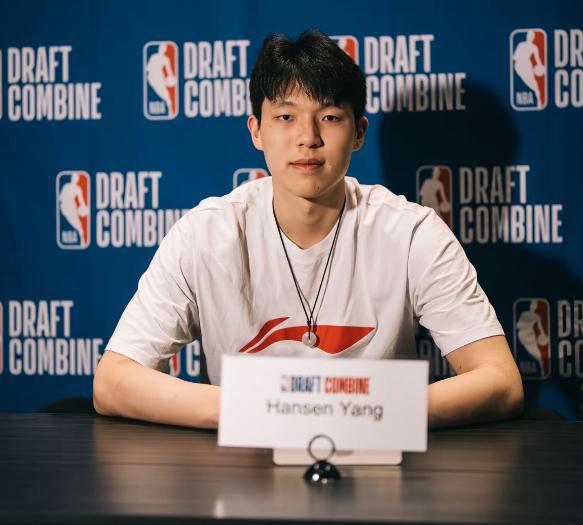 杨瀚森不受美国篮球圈重视，椅子事件是重要原因之一！