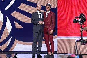 疯狂打铁！7号秀费尔斯半场9中1仅拿4分1篮板