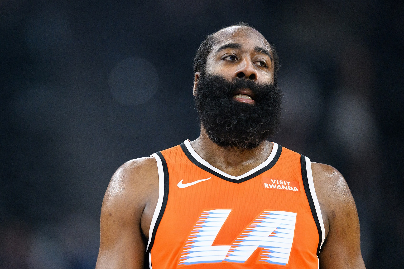 开云体育下载入口-外线开炮！哈登持球单打 连续撤步三分命中稳住局势