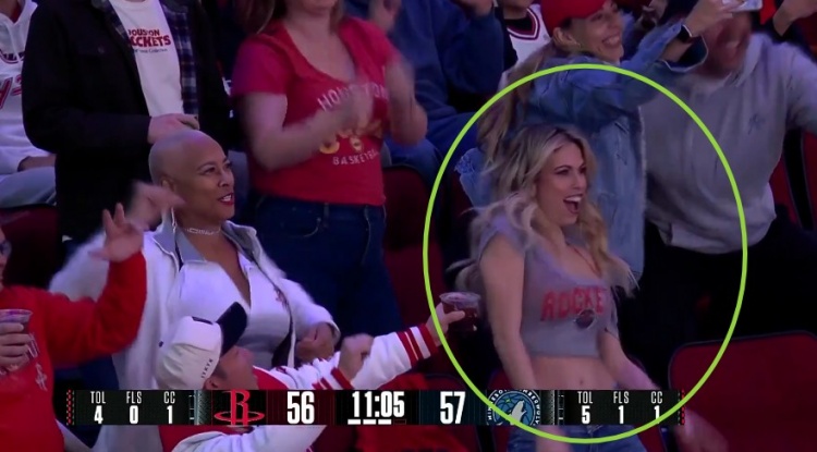 开云体育下载官网-看着得劲呀！暂停期间镜头照到观众席 美女球迷曼妙身姿热舞！