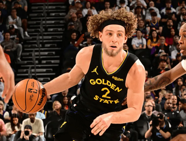 开云体育下载网址-波杰身体不适提前退出比赛，投篮3中0得到0分3篮板正负值-21